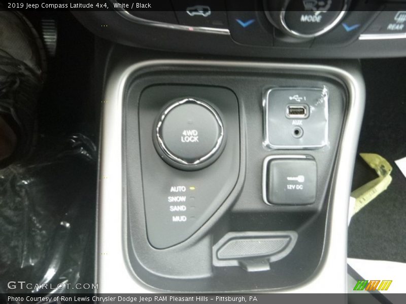 White / Black 2019 Jeep Compass Latitude 4x4