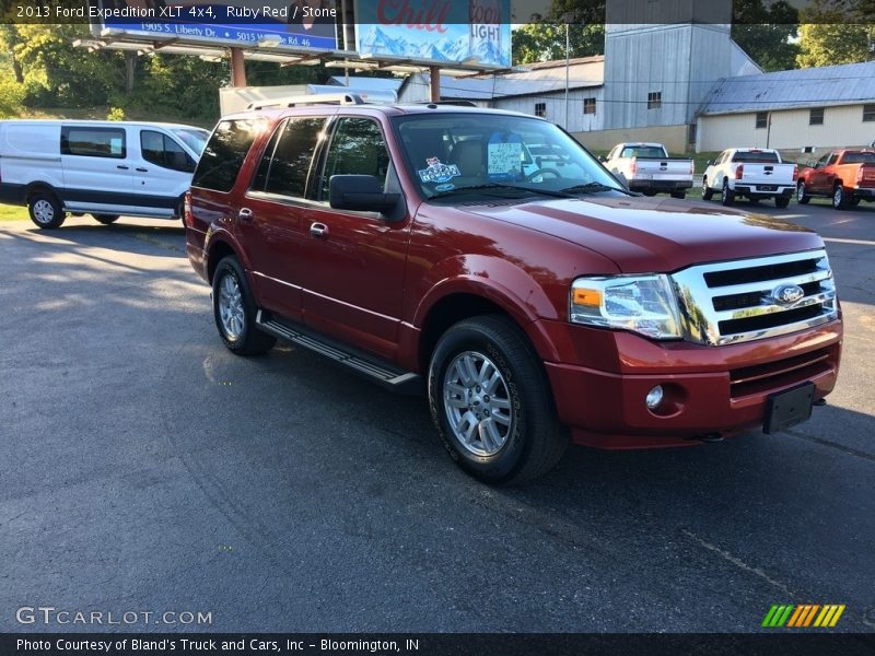 Front 3/4 View of 2013 Expedition XLT 4x4
