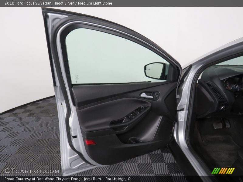Ingot Silver / Medium Light Stone 2018 Ford Focus SE Sedan
