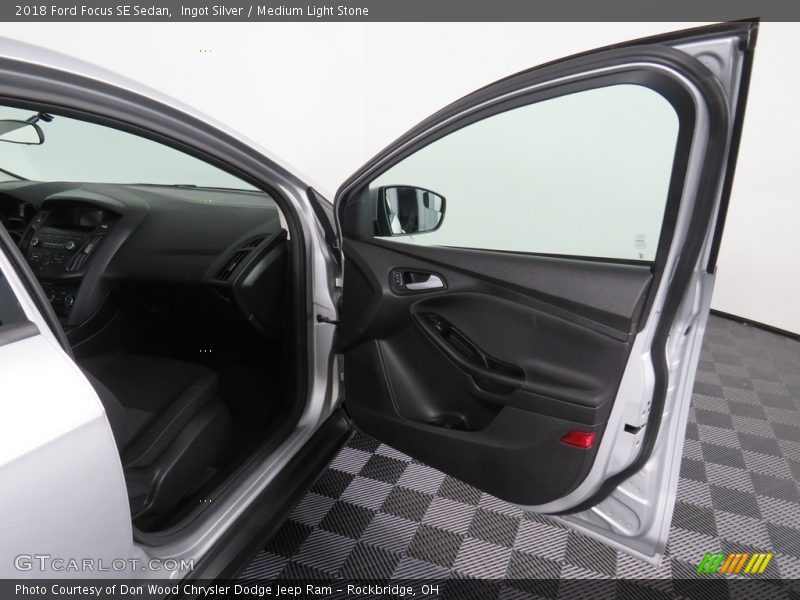 Ingot Silver / Medium Light Stone 2018 Ford Focus SE Sedan
