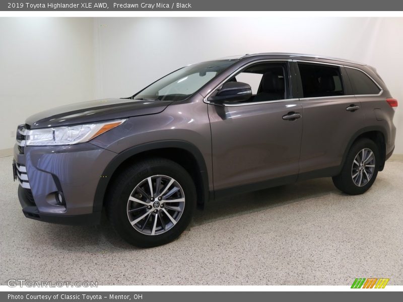Predawn Gray Mica / Black 2019 Toyota Highlander XLE AWD