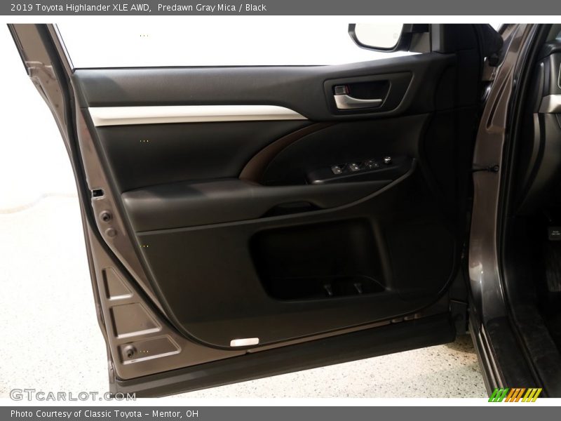 Predawn Gray Mica / Black 2019 Toyota Highlander XLE AWD