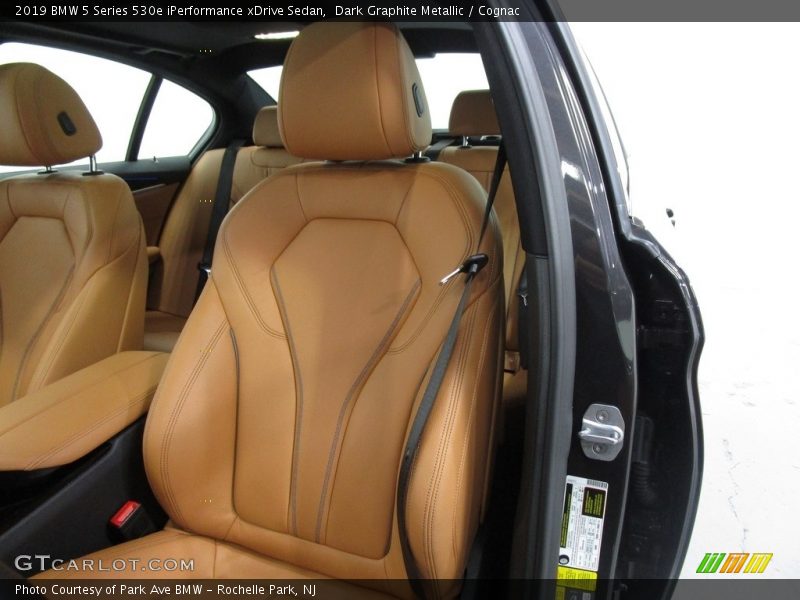 Dark Graphite Metallic / Cognac 2019 BMW 5 Series 530e iPerformance xDrive Sedan