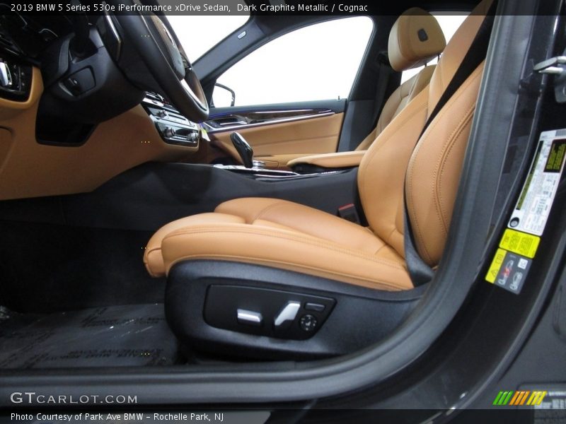 Dark Graphite Metallic / Cognac 2019 BMW 5 Series 530e iPerformance xDrive Sedan