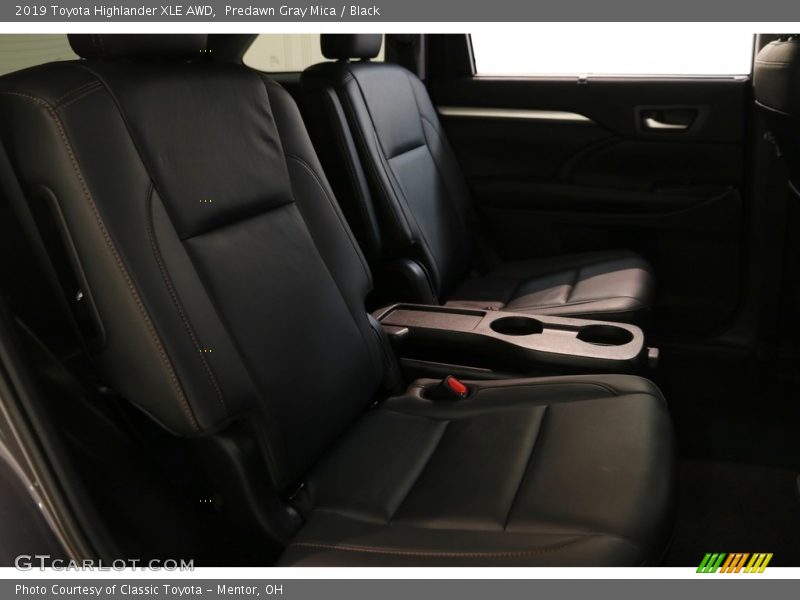 Predawn Gray Mica / Black 2019 Toyota Highlander XLE AWD