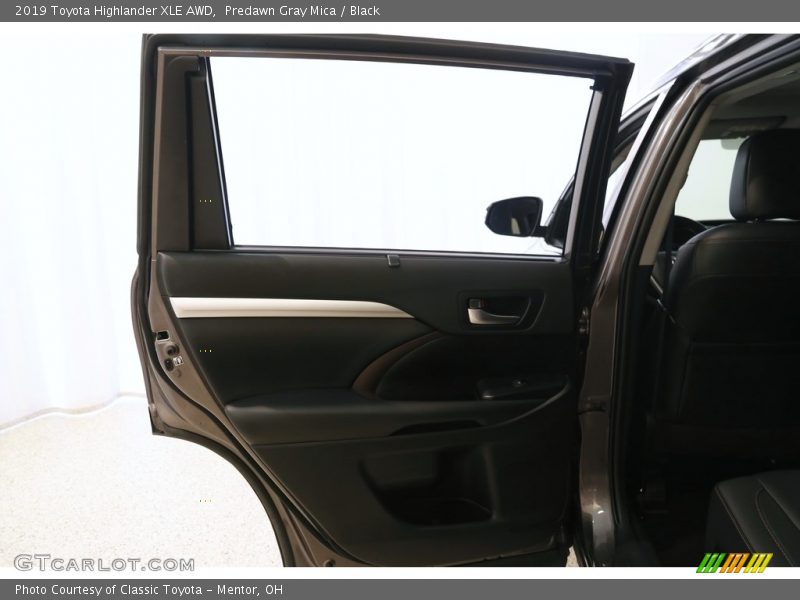 Predawn Gray Mica / Black 2019 Toyota Highlander XLE AWD