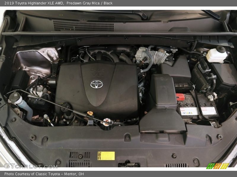 Predawn Gray Mica / Black 2019 Toyota Highlander XLE AWD