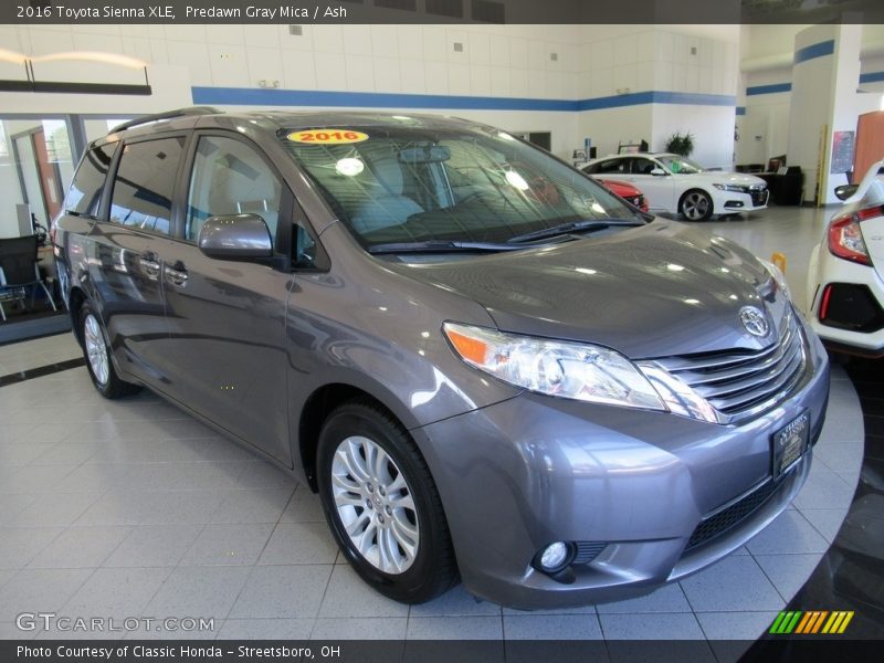 Front 3/4 View of 2016 Sienna XLE