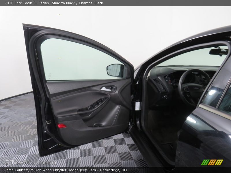 Shadow Black / Charcoal Black 2018 Ford Focus SE Sedan
