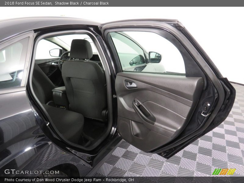 Shadow Black / Charcoal Black 2018 Ford Focus SE Sedan