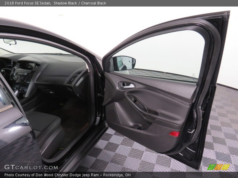 Shadow Black / Charcoal Black 2018 Ford Focus SE Sedan
