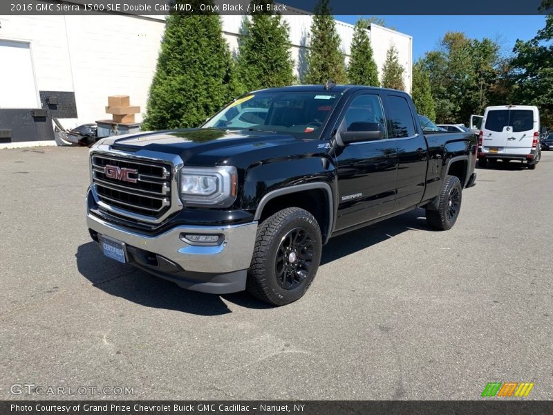 Front 3/4 View of 2016 Sierra 1500 SLE Double Cab 4WD
