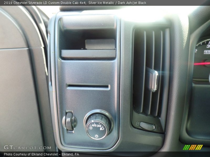 Silver Ice Metallic / Dark Ash/Jet Black 2019 Chevrolet Silverado LD Custom Double Cab 4x4