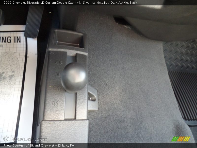 Silver Ice Metallic / Dark Ash/Jet Black 2019 Chevrolet Silverado LD Custom Double Cab 4x4