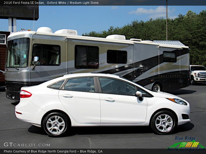 Oxford White / Medium Light Stone 2016 Ford Fiesta SE Sedan