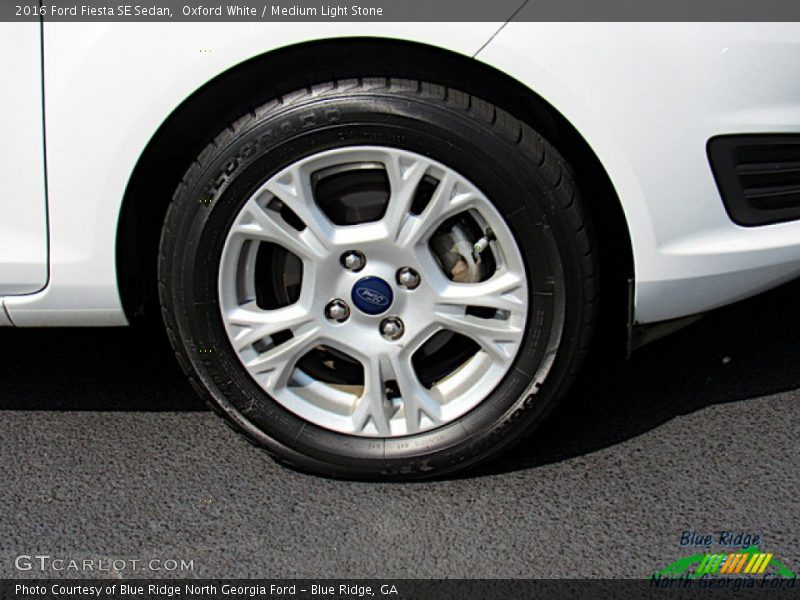 Oxford White / Medium Light Stone 2016 Ford Fiesta SE Sedan