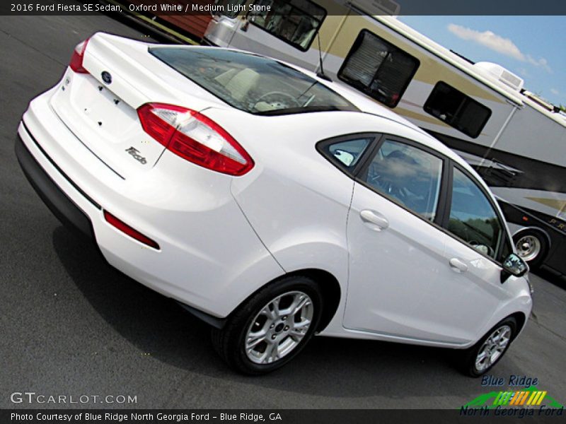 Oxford White / Medium Light Stone 2016 Ford Fiesta SE Sedan