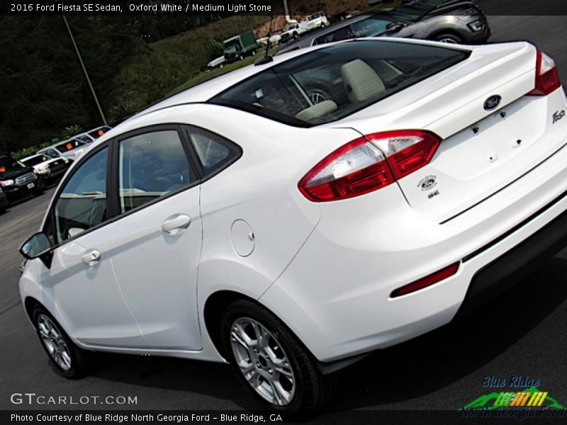 Oxford White / Medium Light Stone 2016 Ford Fiesta SE Sedan
