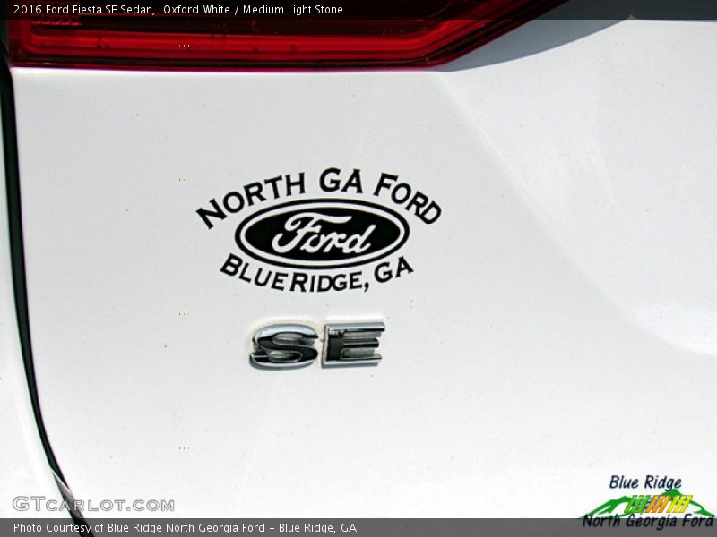 Oxford White / Medium Light Stone 2016 Ford Fiesta SE Sedan