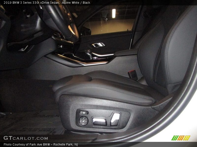Alpine White / Black 2019 BMW 3 Series 330i xDrive Sedan