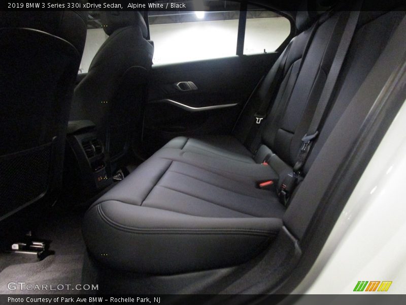 Alpine White / Black 2019 BMW 3 Series 330i xDrive Sedan