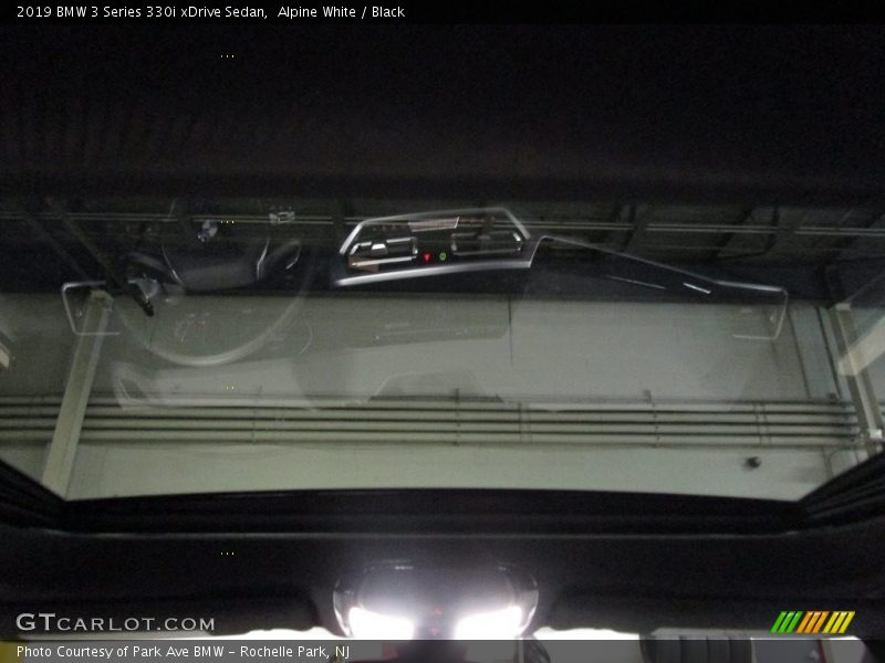 Alpine White / Black 2019 BMW 3 Series 330i xDrive Sedan