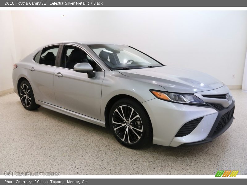 Front 3/4 View of 2018 Camry SE