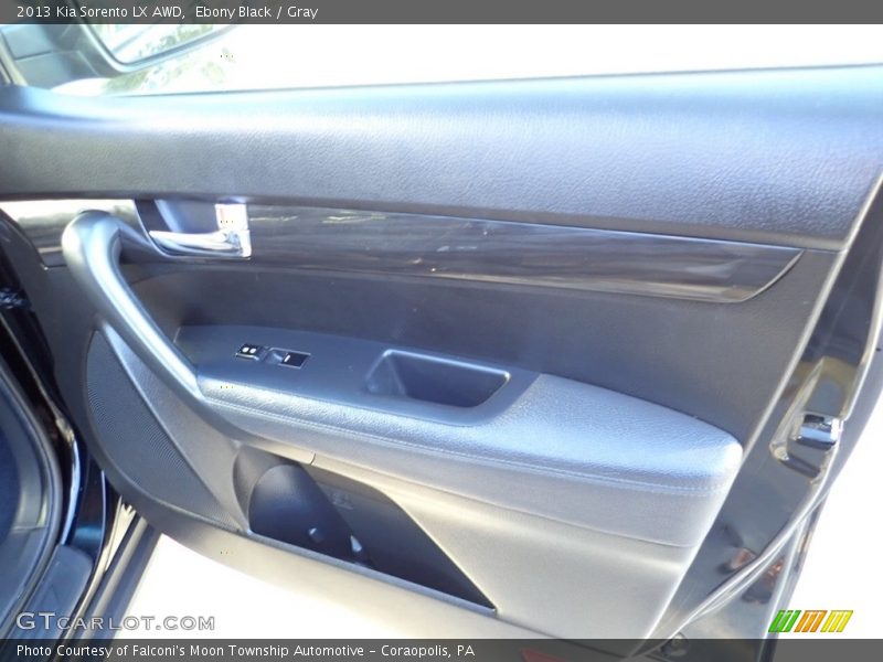Ebony Black / Gray 2013 Kia Sorento LX AWD