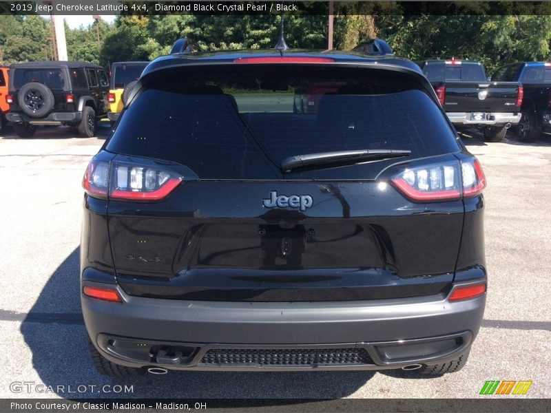 Diamond Black Crystal Pearl / Black 2019 Jeep Cherokee Latitude 4x4