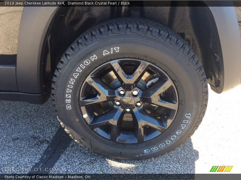 Diamond Black Crystal Pearl / Black 2019 Jeep Cherokee Latitude 4x4