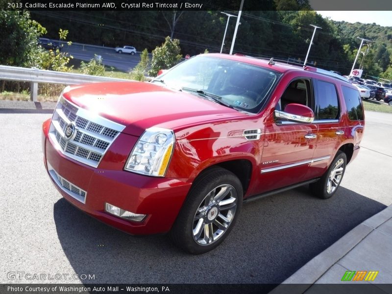Front 3/4 View of 2013 Escalade Platinum AWD