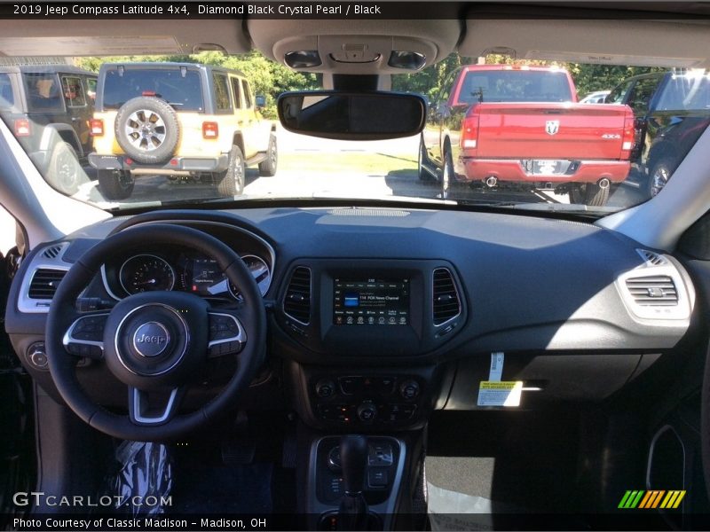 Diamond Black Crystal Pearl / Black 2019 Jeep Compass Latitude 4x4