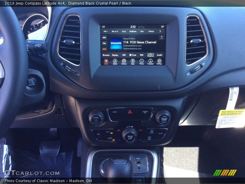 Diamond Black Crystal Pearl / Black 2019 Jeep Compass Latitude 4x4