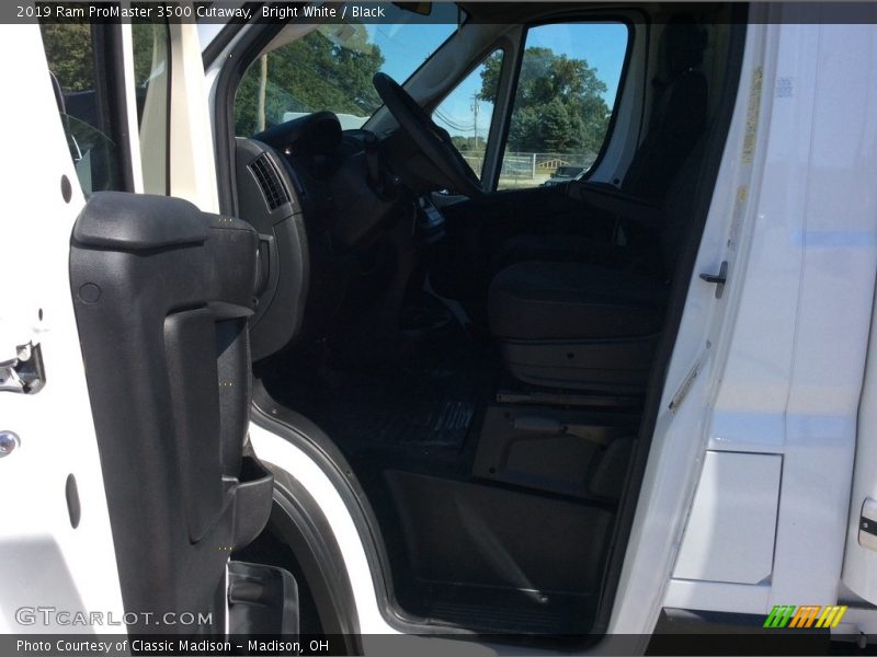 Bright White / Black 2019 Ram ProMaster 3500 Cutaway