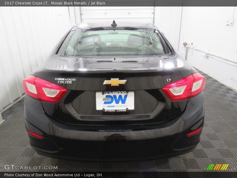 Mosaic Black Metallic / Jet Black 2017 Chevrolet Cruze LT