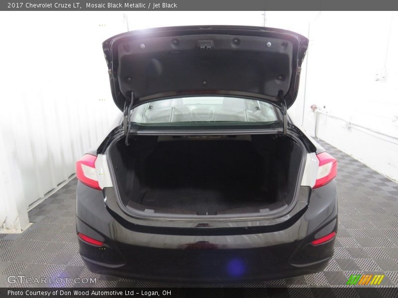 Mosaic Black Metallic / Jet Black 2017 Chevrolet Cruze LT