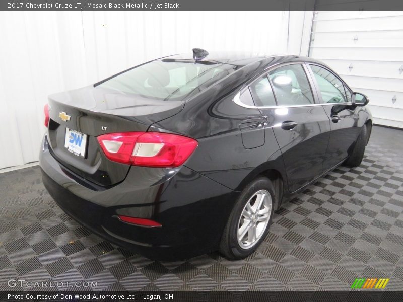 Mosaic Black Metallic / Jet Black 2017 Chevrolet Cruze LT