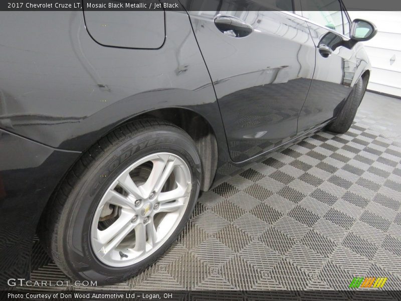 Mosaic Black Metallic / Jet Black 2017 Chevrolet Cruze LT