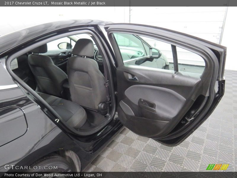 Mosaic Black Metallic / Jet Black 2017 Chevrolet Cruze LT