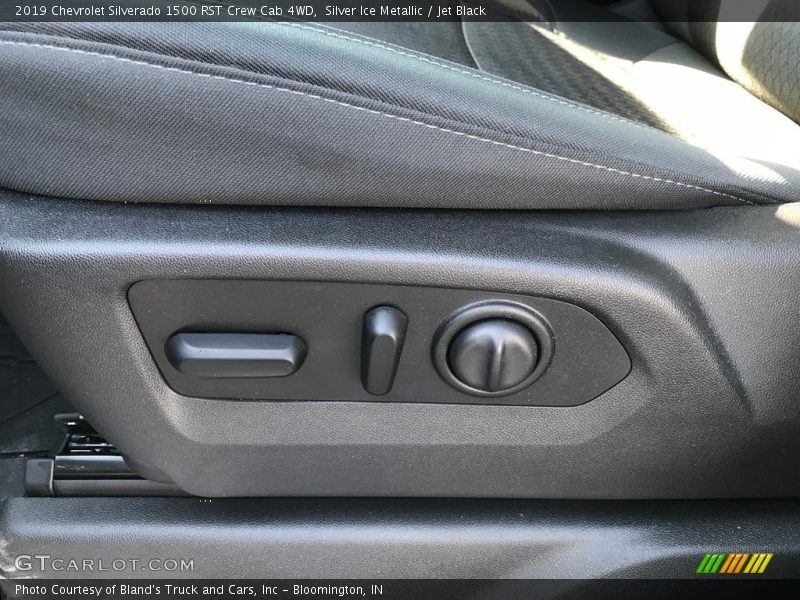 Silver Ice Metallic / Jet Black 2019 Chevrolet Silverado 1500 RST Crew Cab 4WD