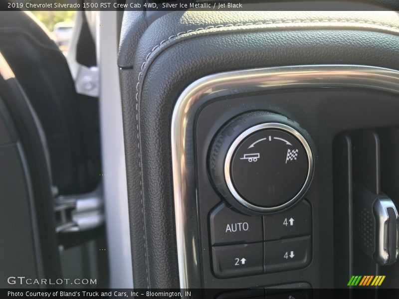 Silver Ice Metallic / Jet Black 2019 Chevrolet Silverado 1500 RST Crew Cab 4WD