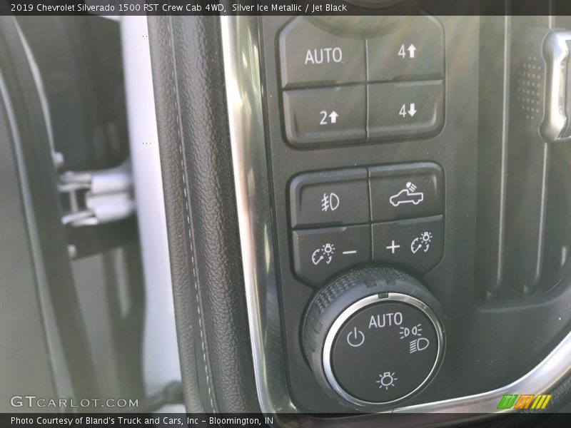 Silver Ice Metallic / Jet Black 2019 Chevrolet Silverado 1500 RST Crew Cab 4WD