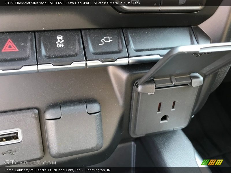 Silver Ice Metallic / Jet Black 2019 Chevrolet Silverado 1500 RST Crew Cab 4WD