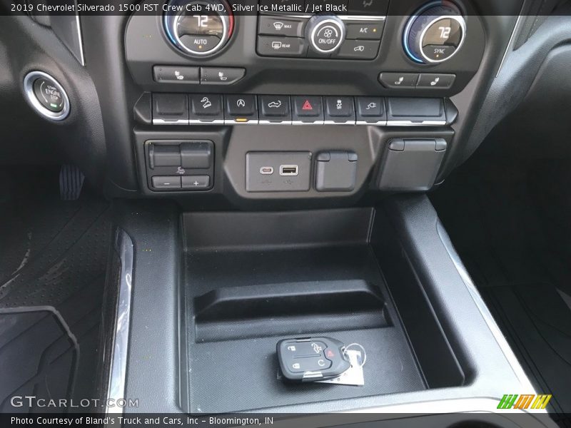 Silver Ice Metallic / Jet Black 2019 Chevrolet Silverado 1500 RST Crew Cab 4WD