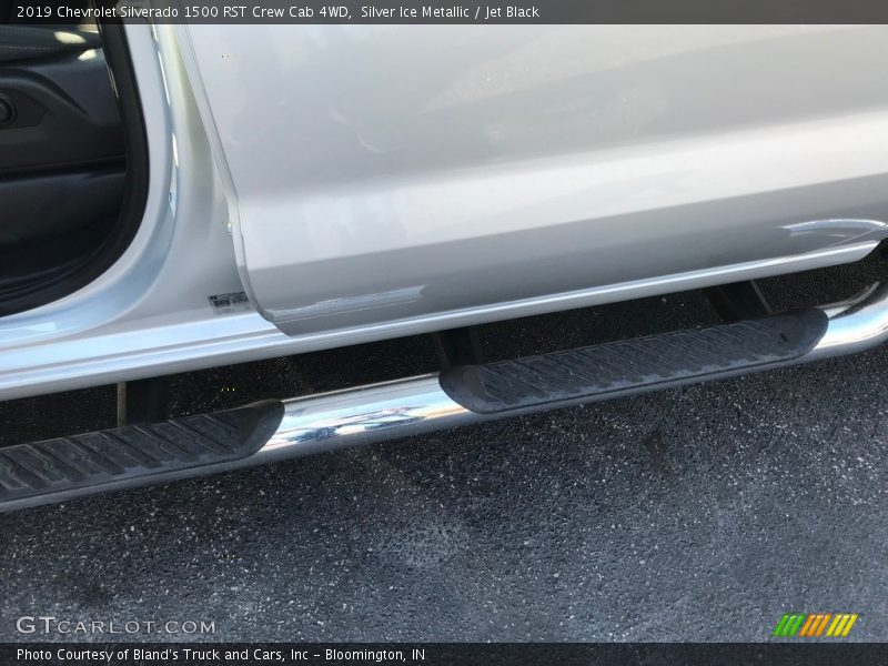 Silver Ice Metallic / Jet Black 2019 Chevrolet Silverado 1500 RST Crew Cab 4WD