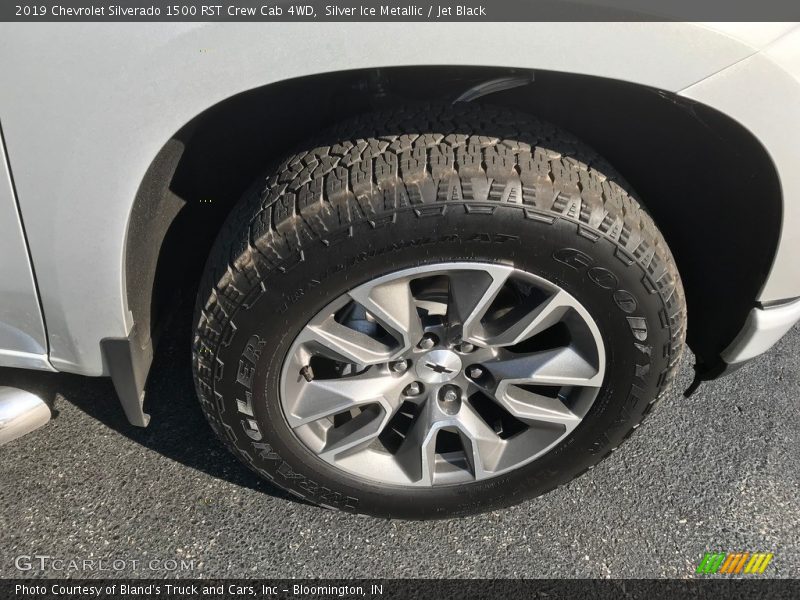 Silver Ice Metallic / Jet Black 2019 Chevrolet Silverado 1500 RST Crew Cab 4WD