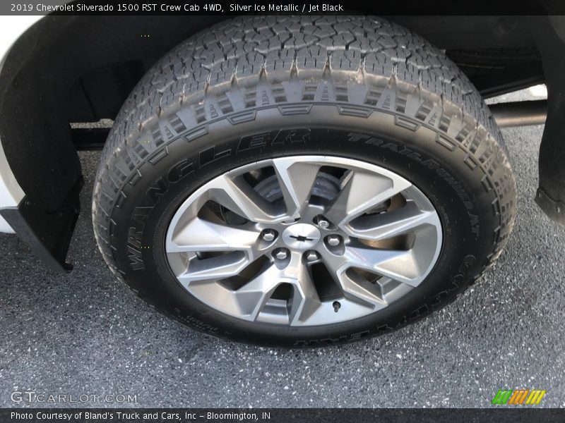 Silver Ice Metallic / Jet Black 2019 Chevrolet Silverado 1500 RST Crew Cab 4WD