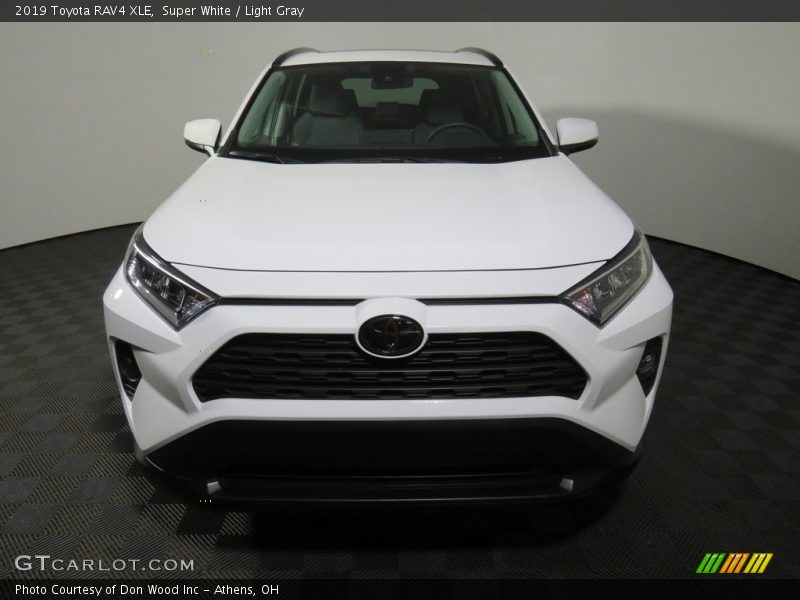 Super White / Light Gray 2019 Toyota RAV4 XLE