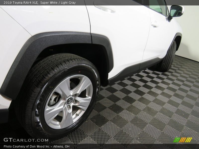 Super White / Light Gray 2019 Toyota RAV4 XLE