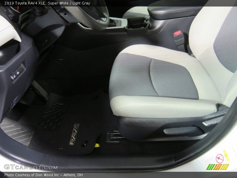 Super White / Light Gray 2019 Toyota RAV4 XLE